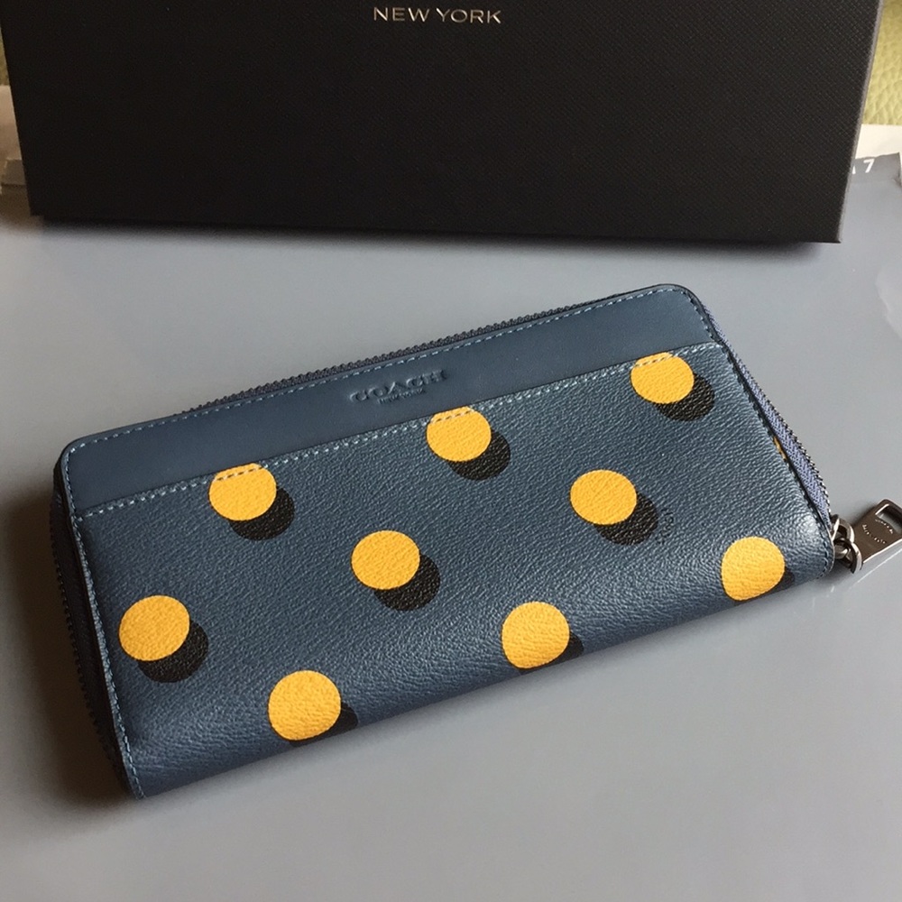 Coach Accordion Optical Dot Wallet/New
